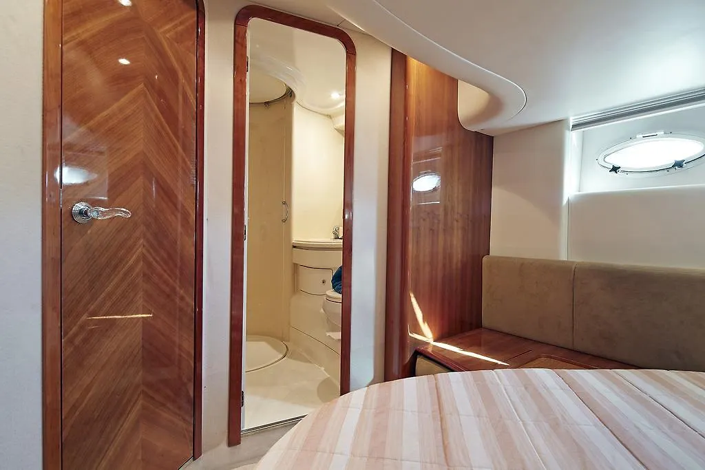 Botel La Gavina Boat Hotel Barcelona