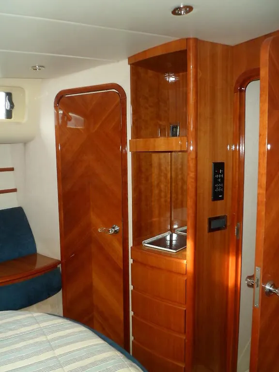 La Gavina Boat Hotel Barcelona Botel