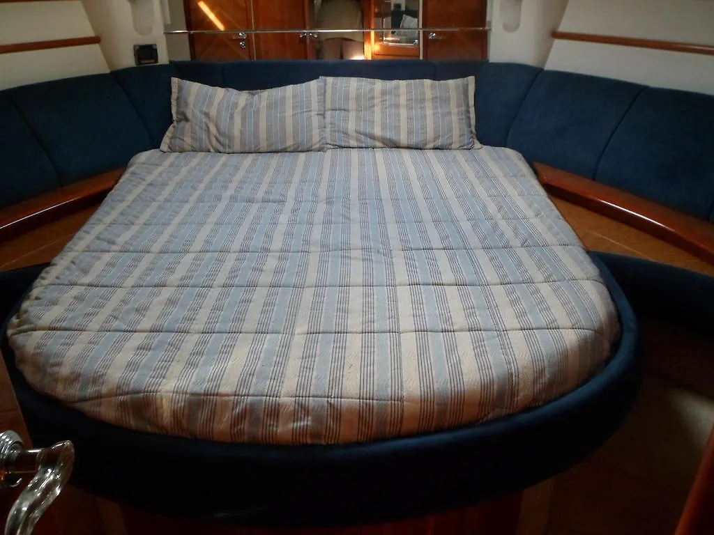 La Gavina Boat Hotel Barcelona Botel
