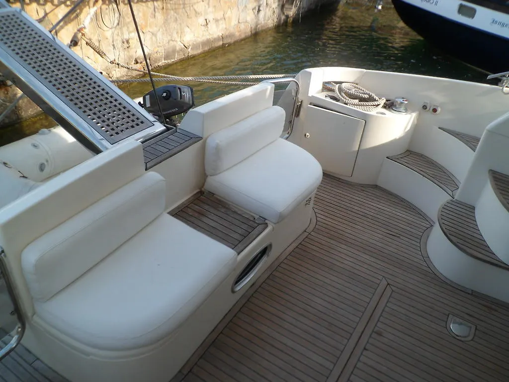 Botel La Gavina Boat Hotel Barcelona